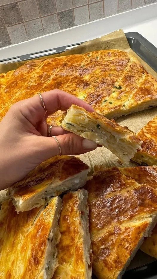 Torta Folhada de Queijo Cremoso