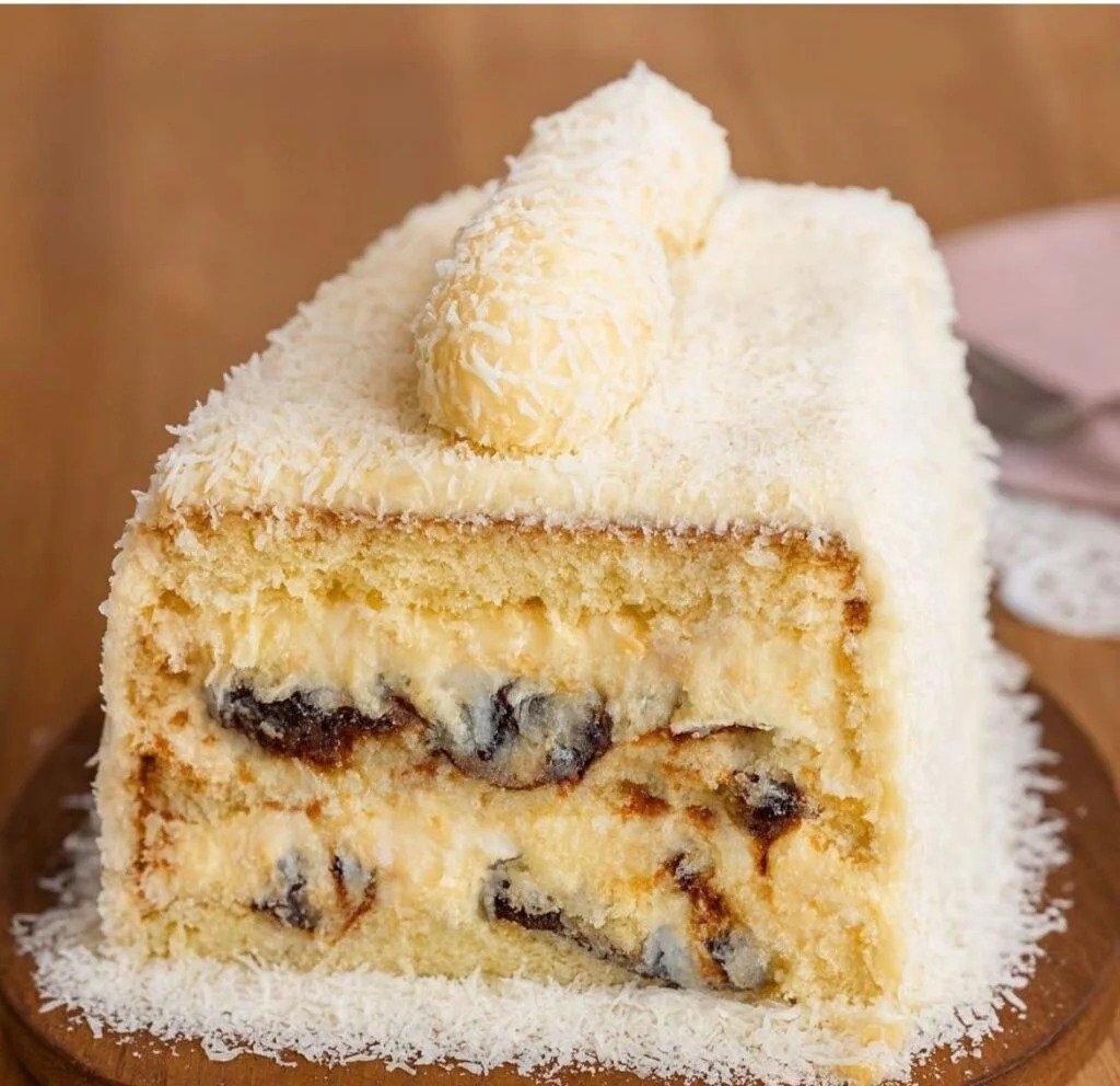 Bolo de Cocada com Ameixa